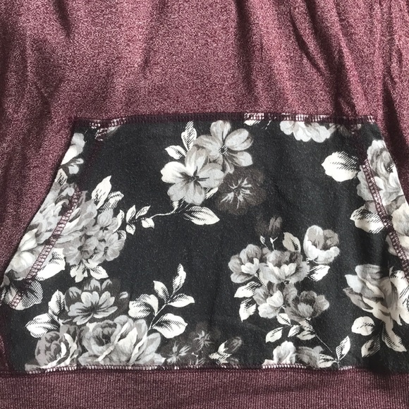 Sweatshirt - Picture 2 of 4